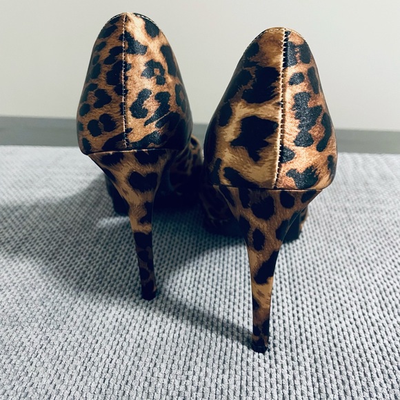 Satin Leopard Print Shoes - Picture 2 of 4